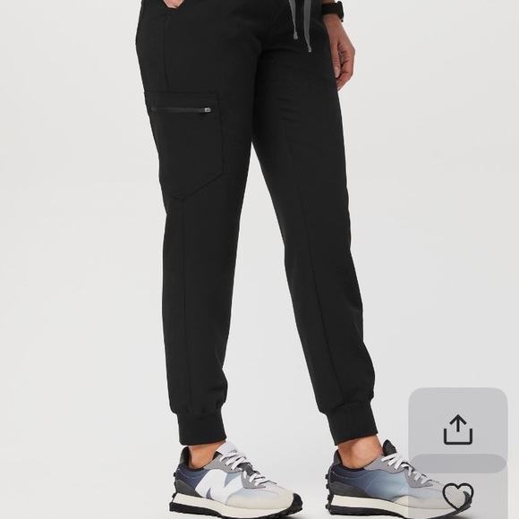 Figs scrubs black medium tall Zamora joggers - Picture 2 of 2